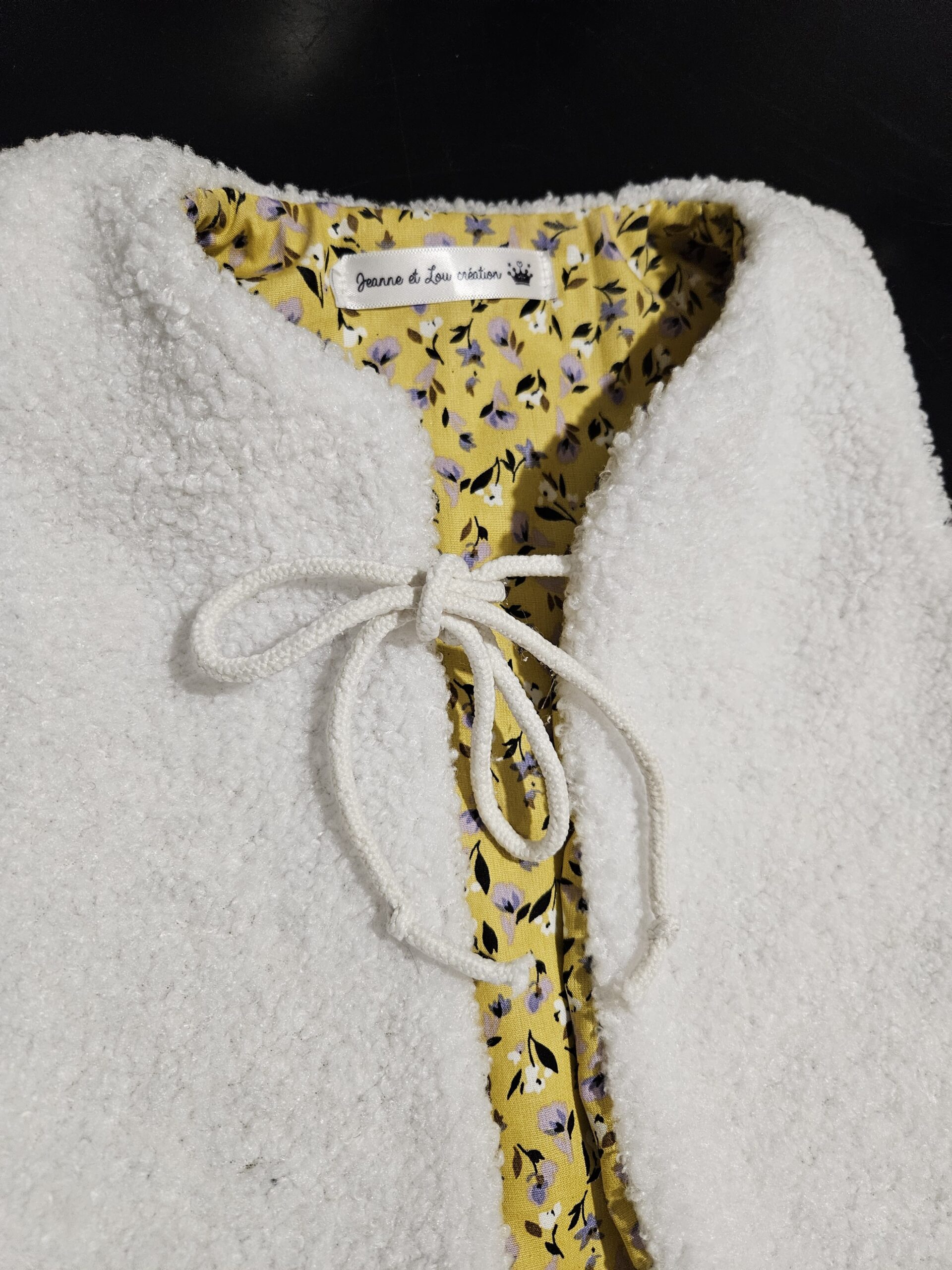 Gilet de berger " blanc et fleuri" – Image 3