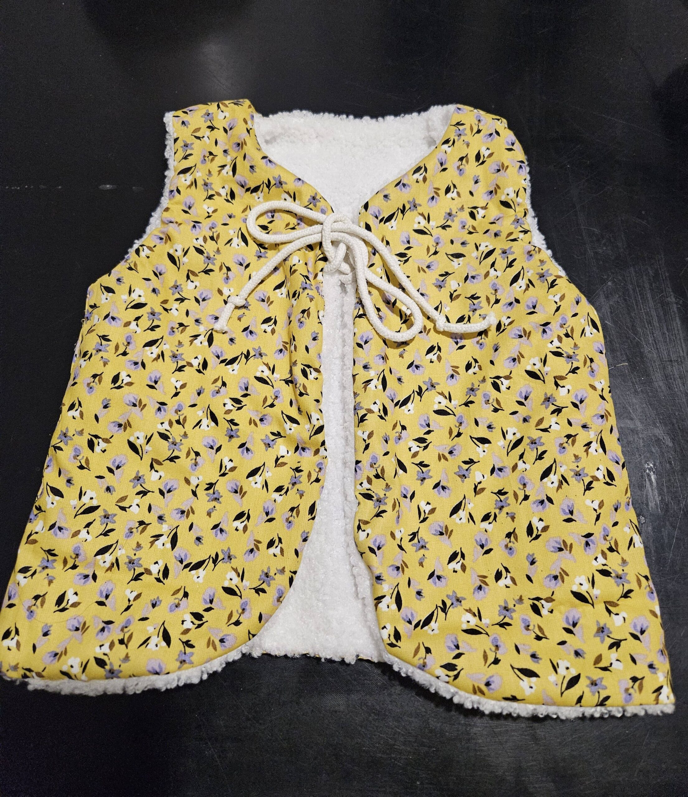 Gilet de berger " blanc et fleuri" – Image 4